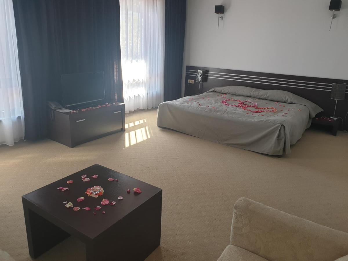 Hotel Presidivm Palace Ловеч Экстерьер фото