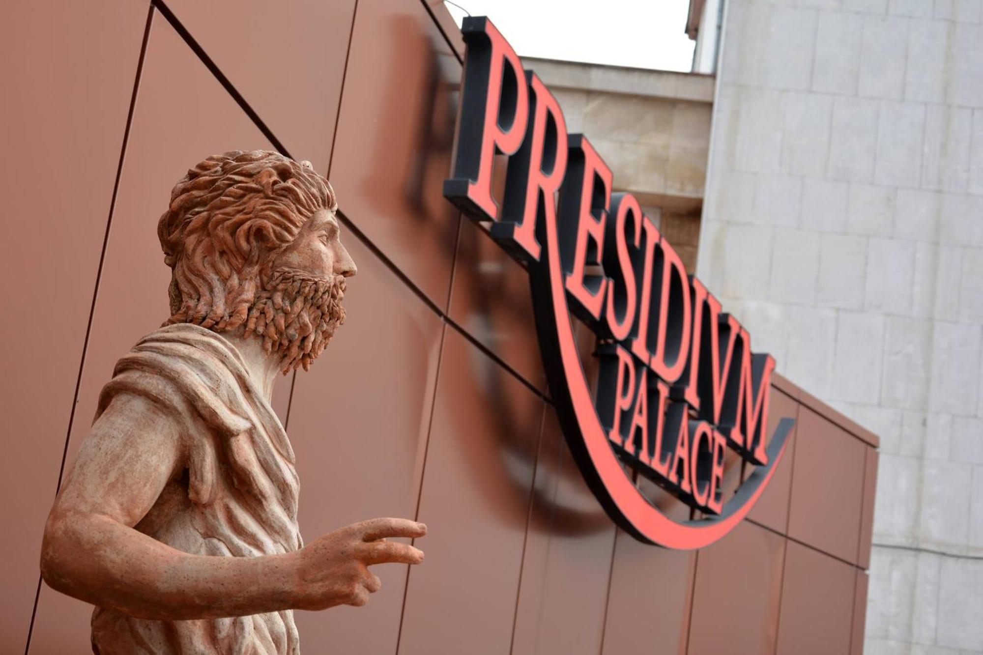 Hotel Presidivm Palace Ловеч Экстерьер фото